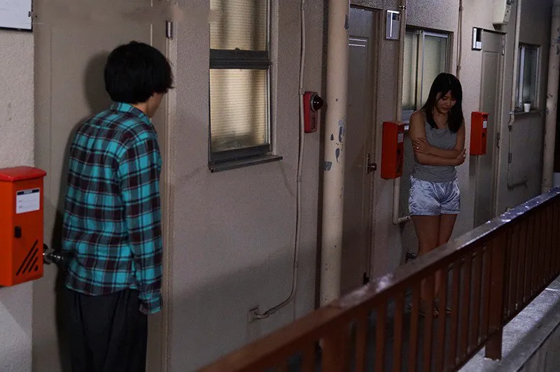 Bí mật vụng trộm với em gái hàng xóm cãi nhau bị ông xã đuổi ra cửa