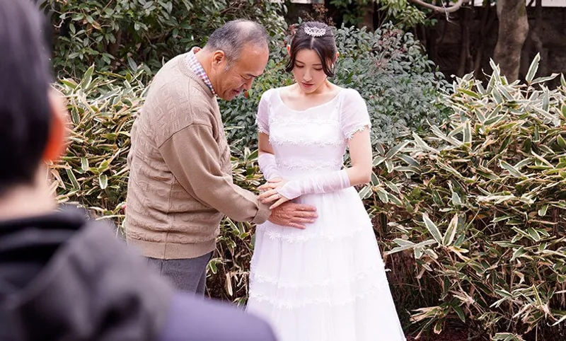 ông chồng quá yếu, vợ yêu dù yêu nhưng vẫn thường nắc với bố anh xã đến có thai