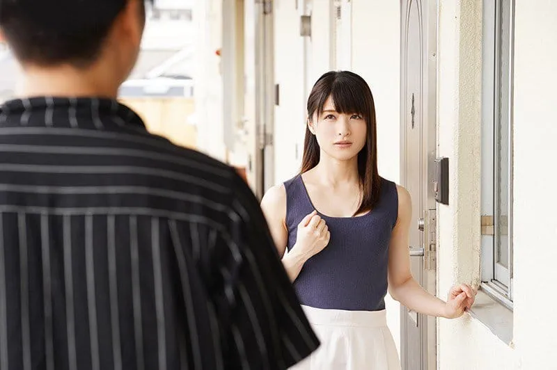 Cãi nhau với ông xã, vợ yêu ăn nằm với cậu thanh niên hàng xóm